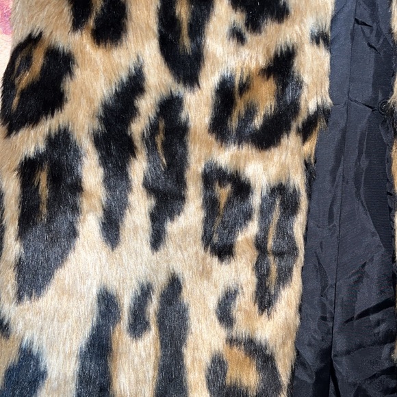 Romeo & Juliet Couture Leopard Print Faux Fur Black & Tan Vest Medium NWOT - Picture 3 of 10
